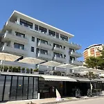 Diamond Golden 3 * Saranda