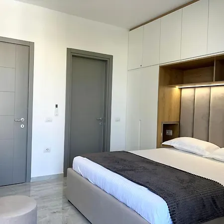 Diamond Golden 3 * Saranda