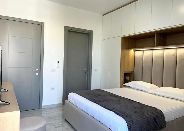 Diamond Golden 3 * סרנדה